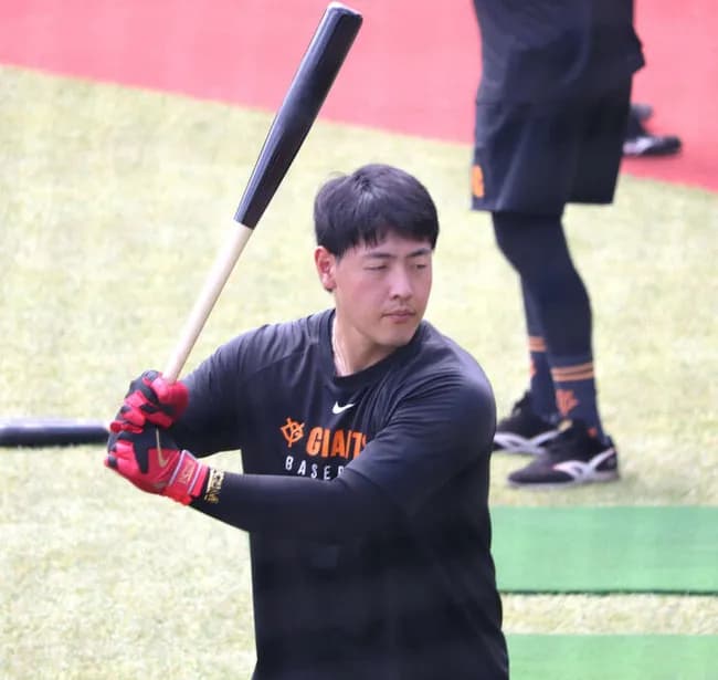 巨人二軍、藤浪降板した瞬間に代打岡本和真