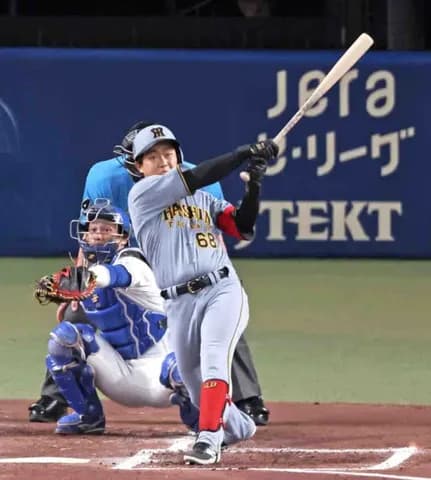 阪神・中川 プロ1号!大山代役初5番 両親観戦の地元で125メートル弾 藤川監督「魅力感じる」