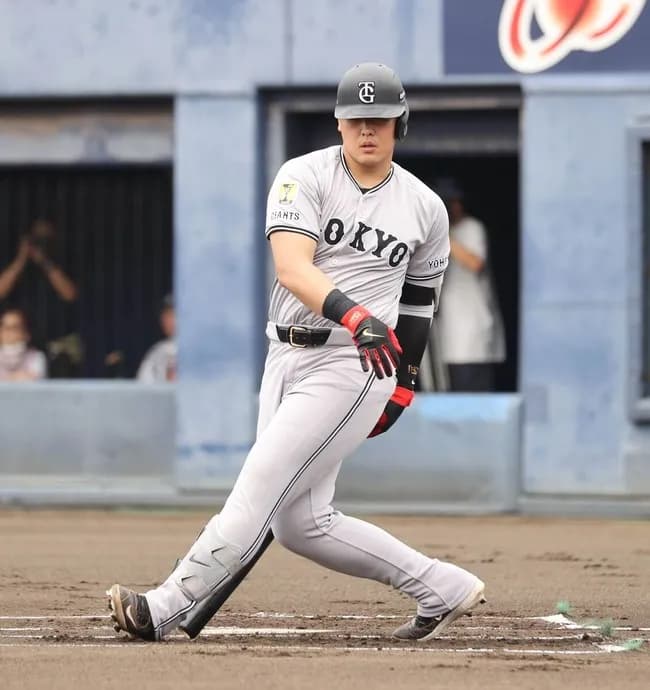【巨人】途中交代の岡本和真は「大丈夫です」と言い残し試合中に帰宅…2軍日本ハム戦