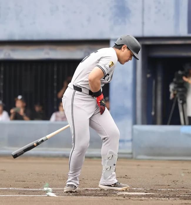 【巨人】岡本和真が予定の3打席を終えずに途中交代 アクシデントか…2軍日本ハム戦