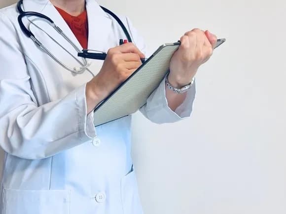 【悲報】なんG民「薬剤師は飽和してる!薬剤師はAIに代替されやすい!薬剤師は年収低い!」←これwwwww