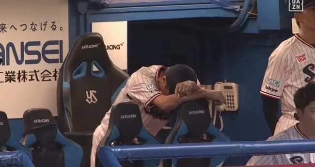 【ヤクルト】オスナ、1回で代走を送られ途中交代 体調不良か 高津監督うなだれる