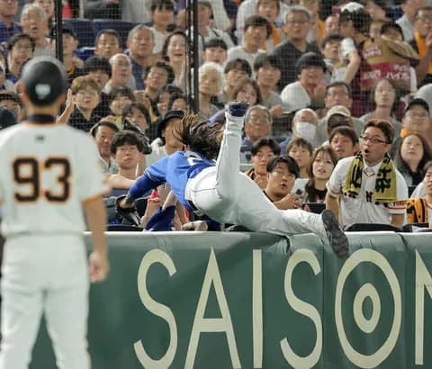 中日チェイビス、飛球を追い衝突した観客を心配「無事を祈るばかり」 観客は緊急搬送の必要はなし