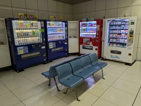 【悲報】仕事の時毎日飲み物買うヤツ←アホですwwwwwwwwww