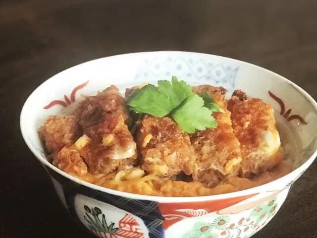 カツ丼に乗ってる葉っぱの意味wwwwwwwwwwwwwwwwwwwww