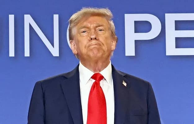 【朗報】トランプ大統領「もしもし、ノーベルですか?平和賞を受賞しようと思うんですが…」