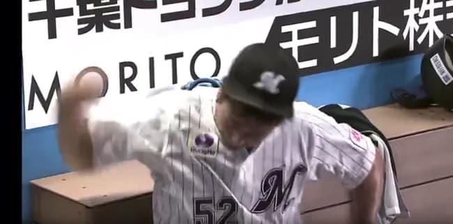 【悲報】ロッテ益田、利き手で台パン