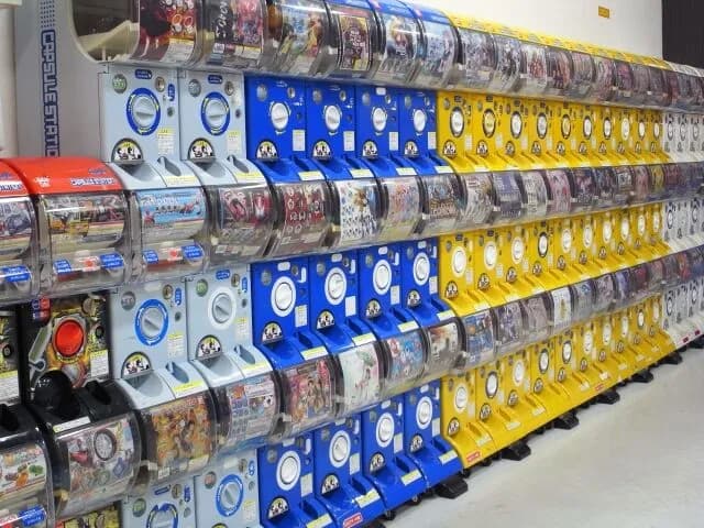 「ガチャガチャ」←こいつ街中に増えすぎじゃない?