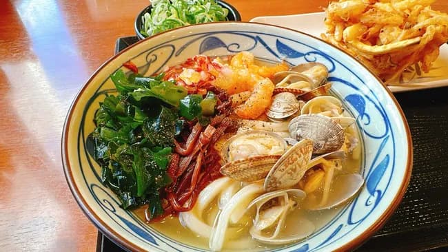 【画像】丸亀製麺の『海鮮旨塩うどん大(¥1,100)』がこちら