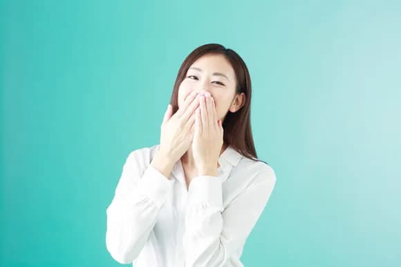 【悲報】女さん、マシンガンを反対に構えてしまい炎上wwwwwwwwwwwwwww