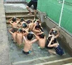 【疑問】学校のプールにあった腰まで冷水に浸かる謎コーナーwwwwwwwwwwwwwwww