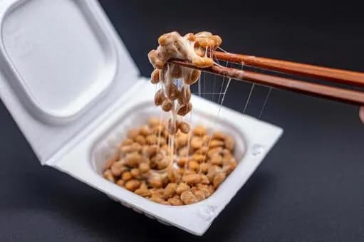 【悲報】納豆(体に良いです、ご飯によく合います、色々アレンジできます、安いです)←天下取れなかった理由wwwwwwwwwwwwwwww