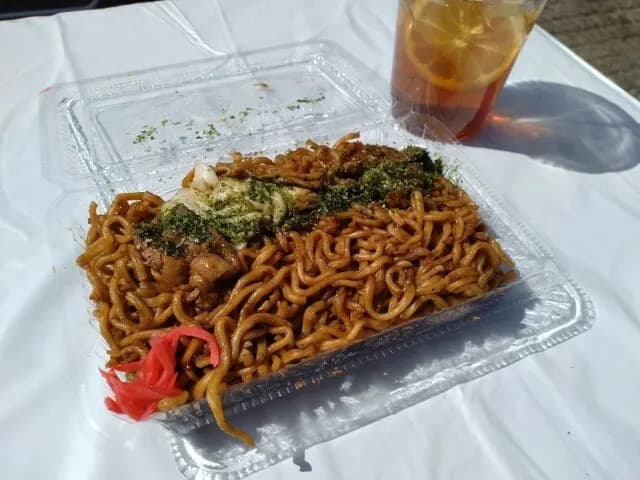 焼きそばには紅生姜以外の添え物