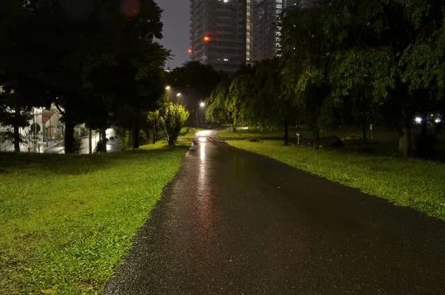 ワイ、深夜に10km走って帰宅