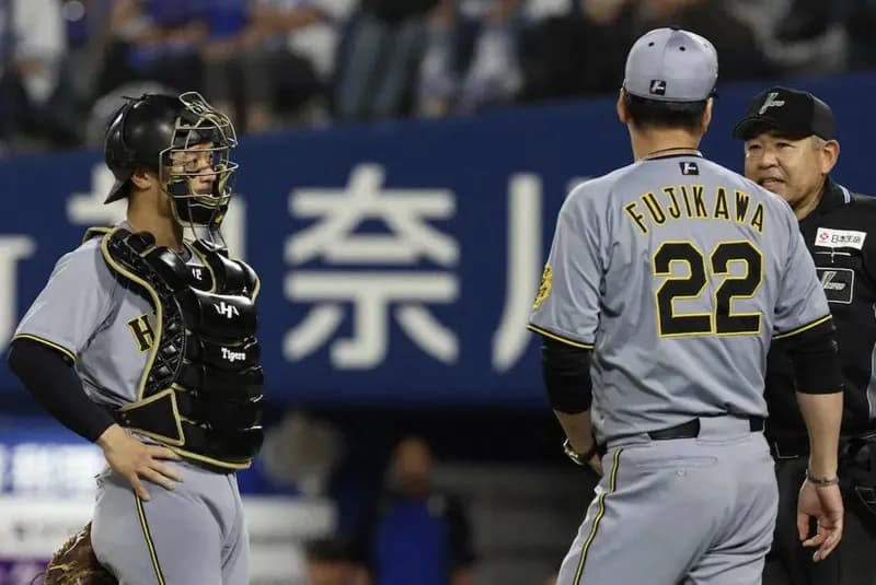 今日の走塁妨害、坂本的にはギリ大丈夫の判断だったのか?