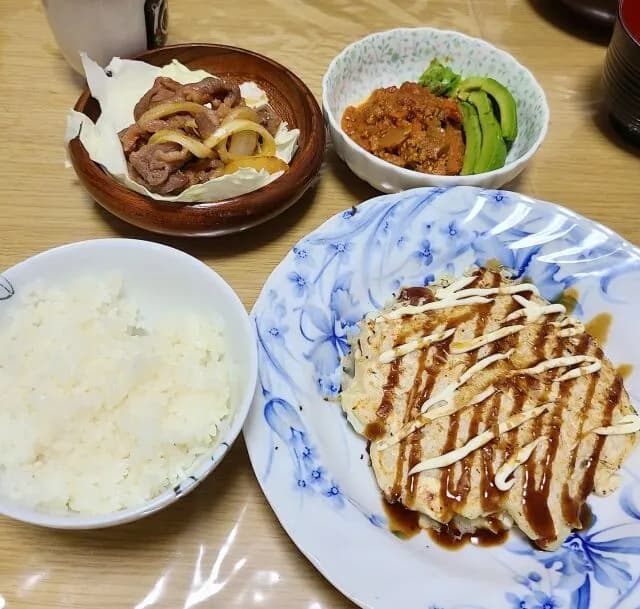 コロッケとご飯←食える おでんとご飯←食える ラーメンとご飯←食える お好み焼きとご飯←
