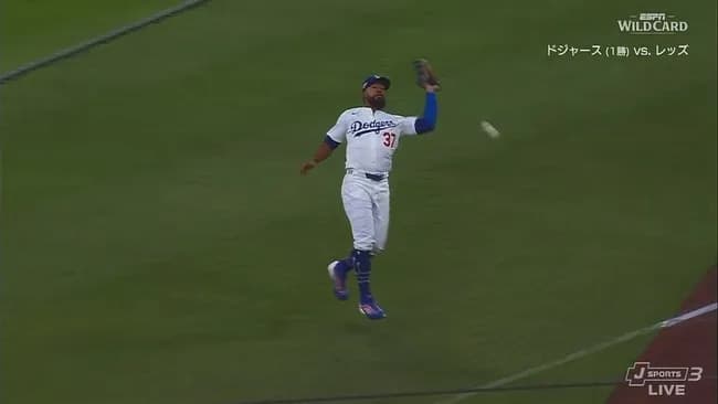 ドジャース テオスカー・ヘルナンデス落球…