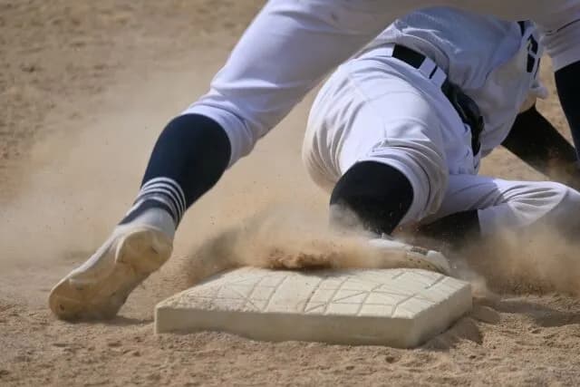 野球ってなんでスライディングするん?