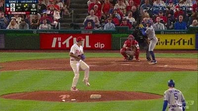 ドジャース、7回表1アウト二三塁からキケ・ヘルナンデスの内野ゴロでテオスカー・ヘルナンデスがホームに生還し先制!!!!!!!!!!!!