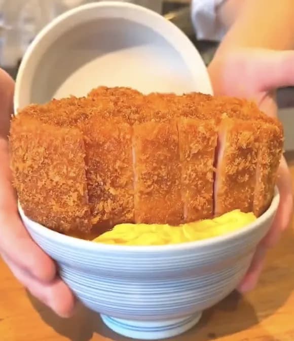 【動画】あまりに分厚い「厚切りカツ丼」、見つかってしまうwwwwwwwwww