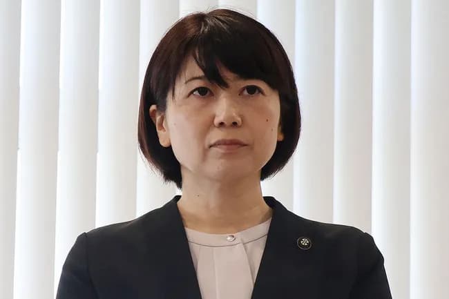 【悲報】小川晶(42)ちゃん「おめでとう」中学生「小川晶なんて賞状いらねえよ!気持ち悪い」