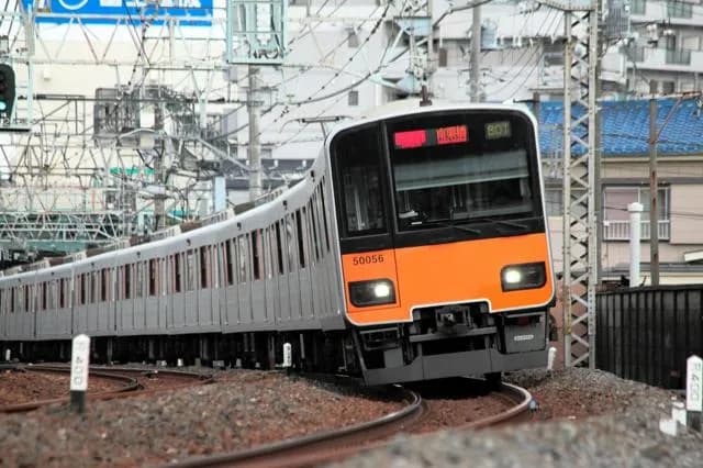 クレーマー「いやぁぁぁぁぁぁ!運転士が運転中に煙草を吸ってるの~」