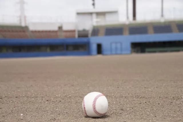 野球のボールってあんな硬くて重い必要ある?