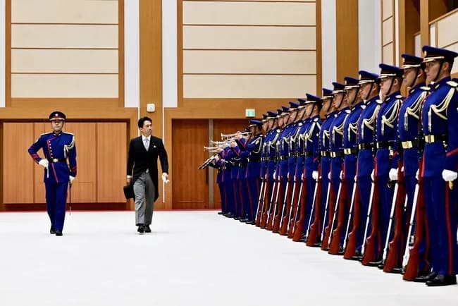 【画像】進次郎防衛大臣、風格がすごいwww