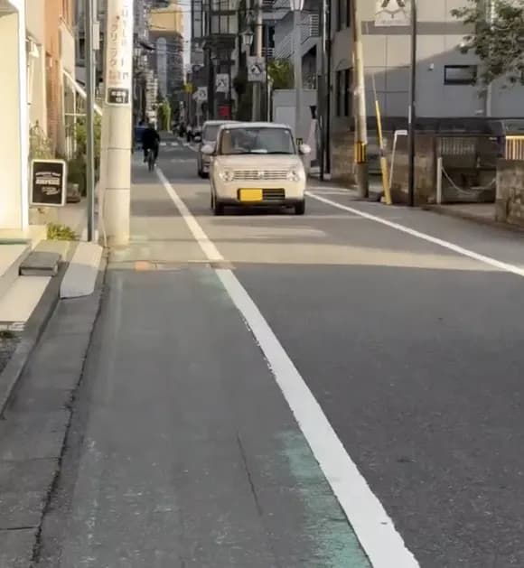 【動画】男女どっちが悪いのか賛否両論の交通事故が発見されるwwwwwwww