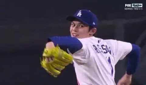 動画 佐々木朗希、投球中に笑う