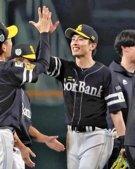 【悲報】ソフトバンク、日シリ前から満身創痍だった 周東骨折、野村勇靭帯損傷