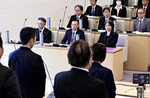 田久保市長、『花束贈呈無し』『見送りの職員1人も無し』という異例の退任