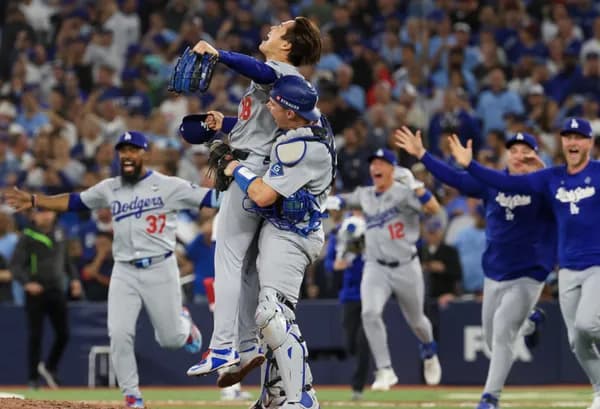 山本由伸、ロサンゼルスの英雄となる ドジャース史上初のワールドシリーズ連覇達成