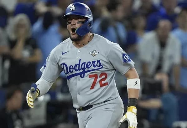 【朗報】ドジャースの選手の間でお尻を彫るのが流行る