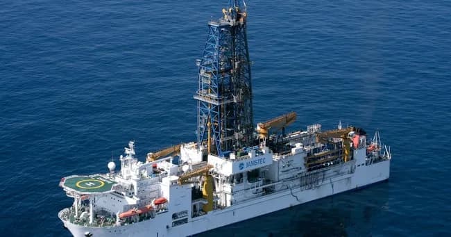 【悲報】石破「2026年に大規模レアアース採掘の目処が立ったぞ!」高市「それアメリカ様にあげますw」