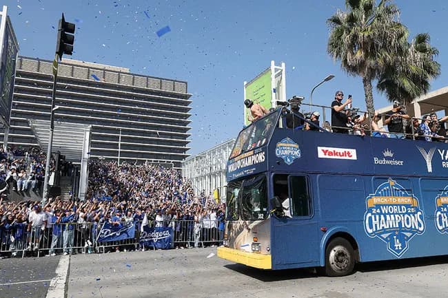 ド軍世界一から1週間「こんな行列できるのか」 LAで驚きの光景…未だフィーバー「オオタニにファンミーティングをしてほしい」