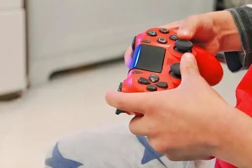 【悲報】主人公「親父は死んだ」←じつは生きててラスボスの復活を止めてるwwwwwwwwwwwwwwww