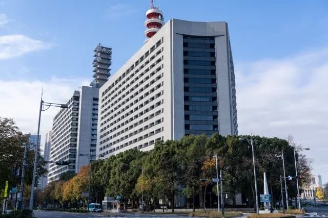 日本警察👮「この日にガサ入れするから逃げて!」トクリュウ「ありがとう!」