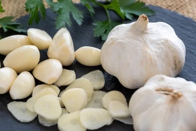 なんかニンニクって市民権得てるけど普通に不味いよな…?