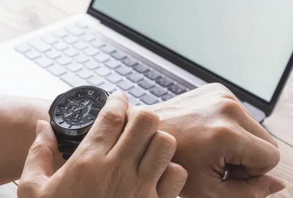 【悲報】いい年して大した時計してない同僚みると舐めちゃうよなwwwwwwwwww