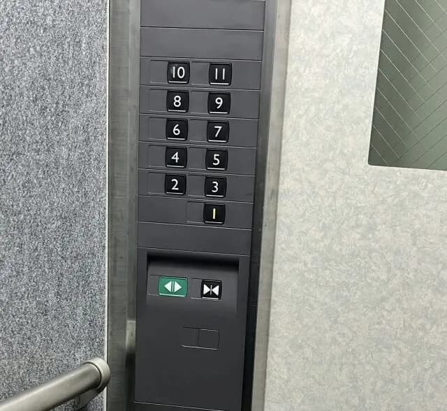 ◁▷ ▷◁←エレベーターのこの表記もう廃止にしろ