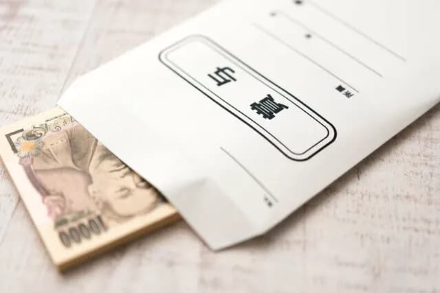 公務員ボーナス増額77万円、民間の約倍に 広がる格差