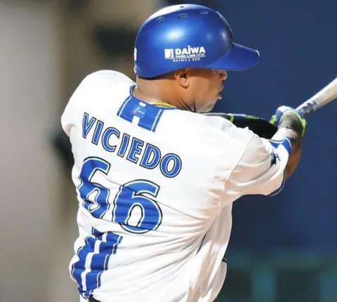 ビシエド、来季もDeNAでプレー! 年俸9360万円で契約「怪我なく100%の力を出してチームに貢献を」