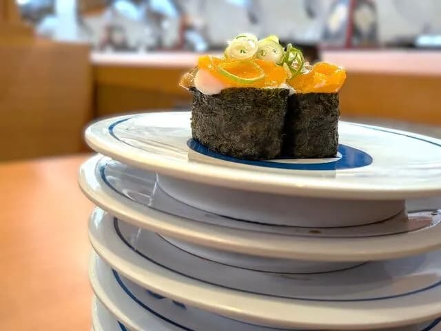 回転寿司で100皿食える???