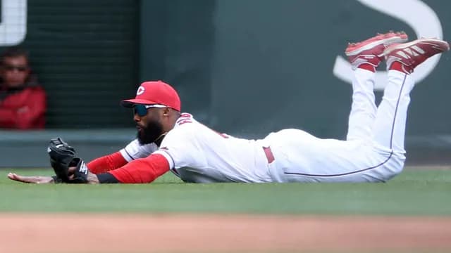 カープファビアン『レフト守備指標セリーグNo.1』←送球が改善されれば名手になれる説