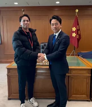 元DeNA村川凪さん、小泉進次郎さんを表敬訪問 引退後は横須賀でレンタル野球練習スタジオや野球教室、イベントを開催