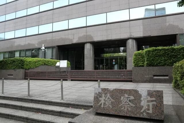 【悲報】1.5億円脱税インフルエンサーの父、国会議員だった