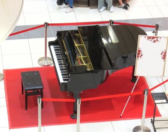 ワイ「お、ストリートピアノあるじゃん。あれ弾くか!w」←弾けたらかっこいい曲