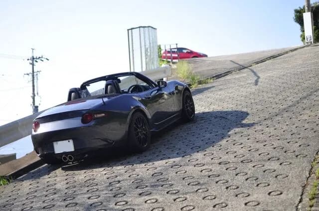 オープンカーを買う馬鹿wwww