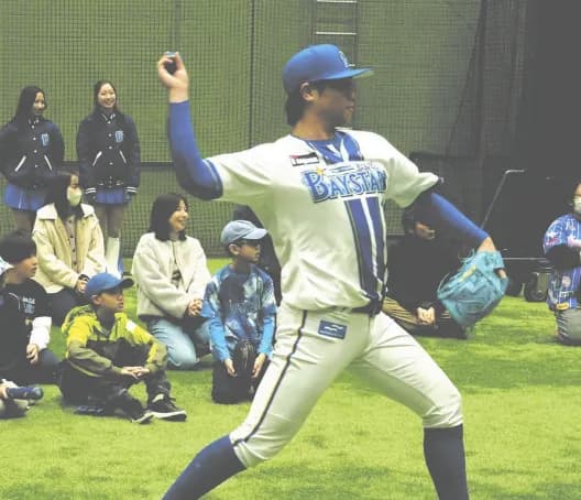 DeNA小園健太、同学年の大卒新人に「負けたくない」 中日・涌井秀章との恒例自主トレで故障しない体づくり学ぶ